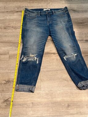 Abercrombie & Fitch… PERFECT Distressed Blue Boyfriend Jeans 💋🔨